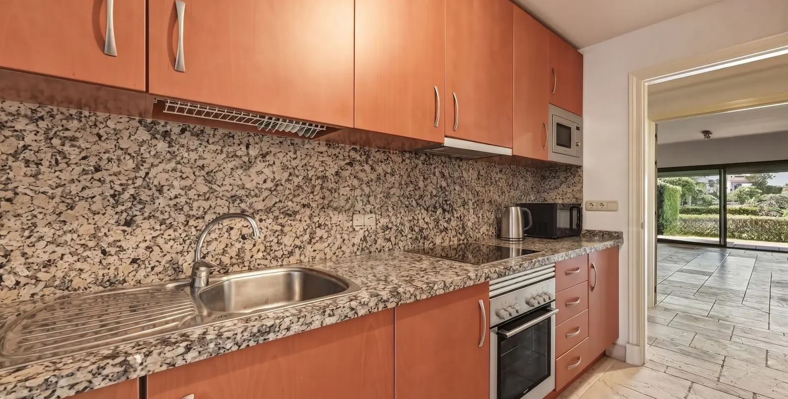 Venta de apartamento en planta baja en Estepona 13
