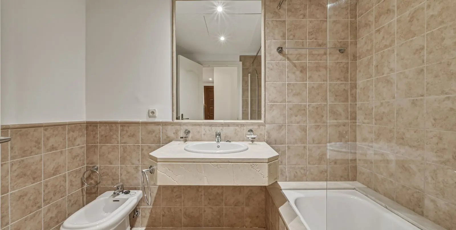 Venta de apartamento en planta baja en Estepona 15