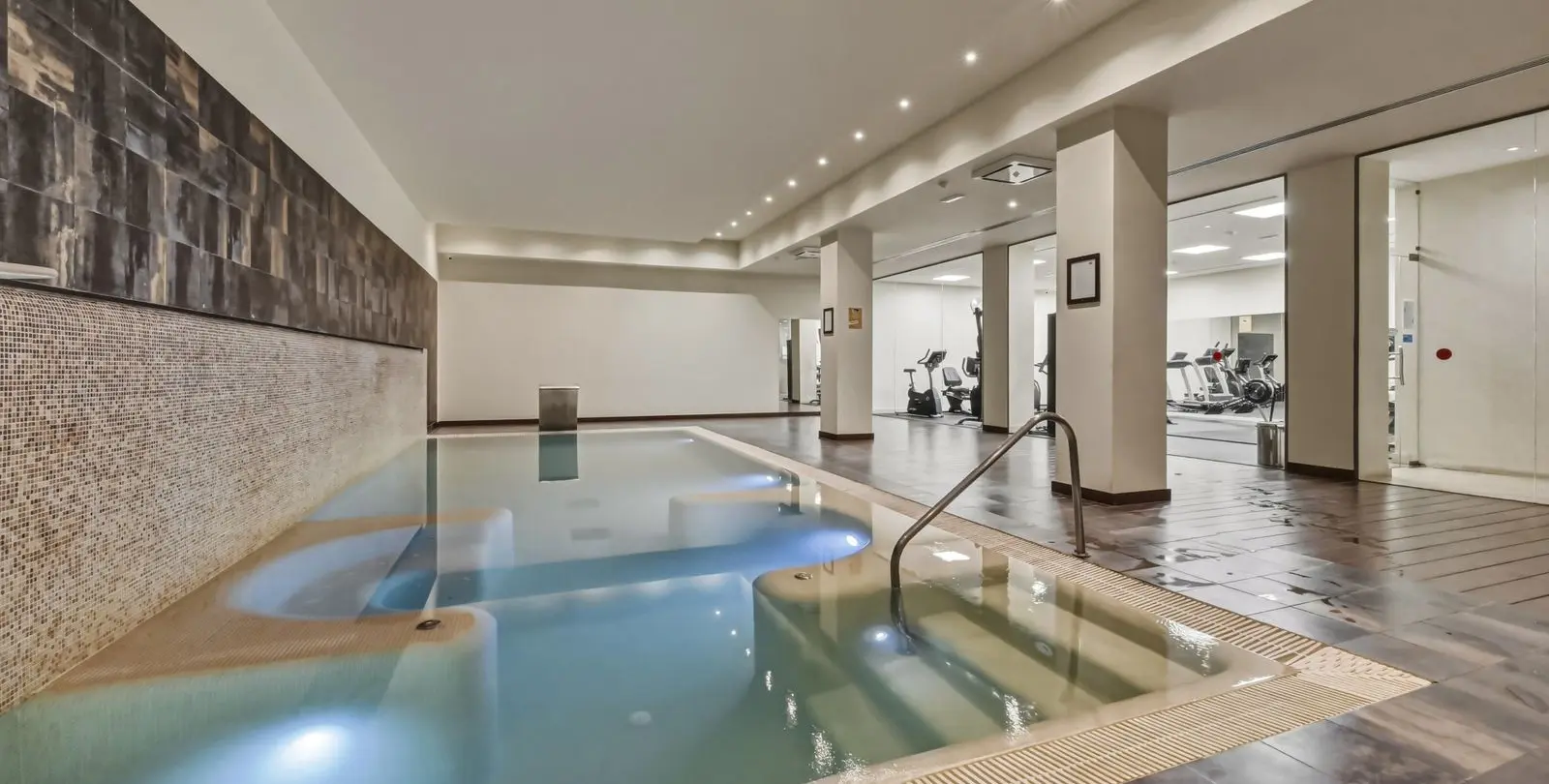 Venta de apartamento en planta baja en Estepona 19