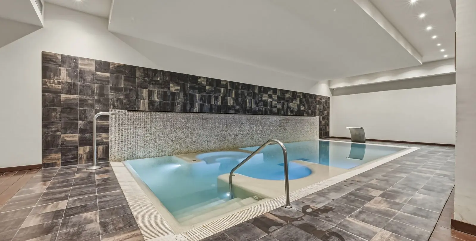 Venta de apartamento en planta baja en Estepona 28