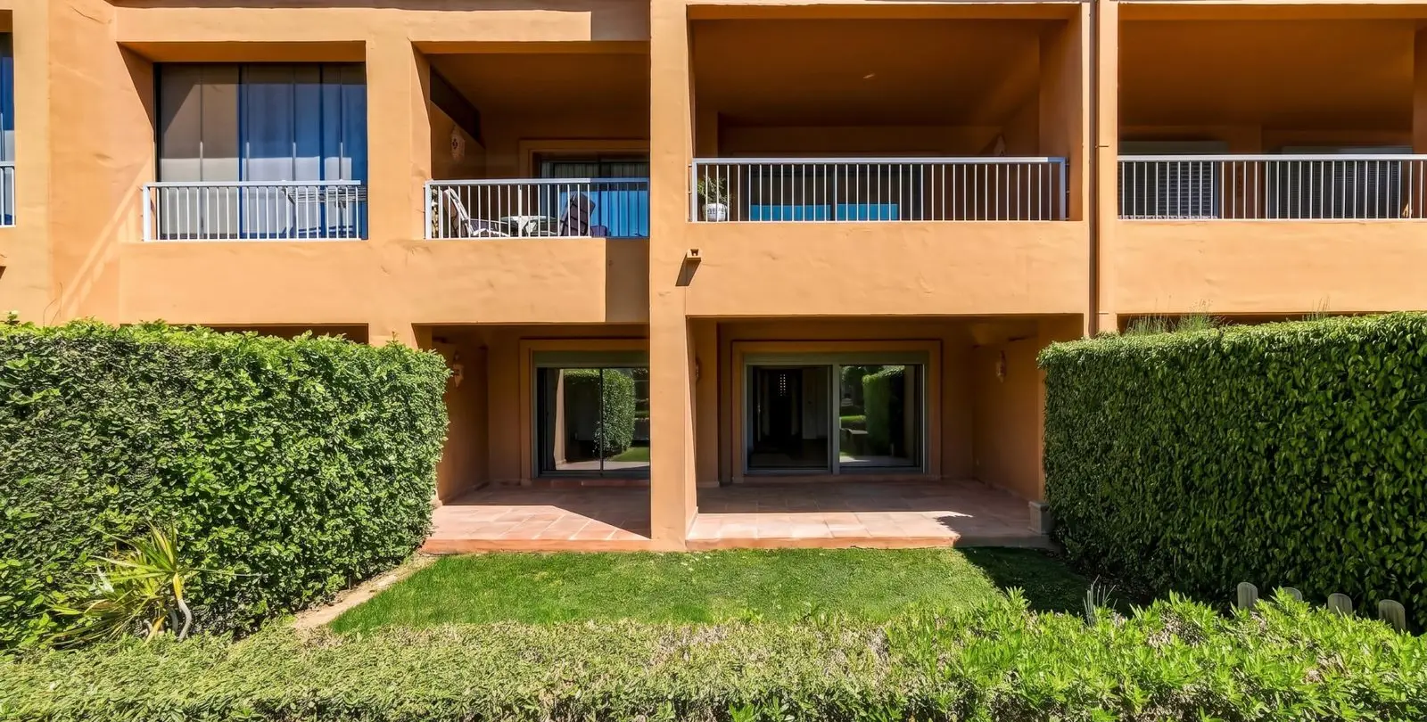 Venta de apartamento en planta baja en Estepona 30