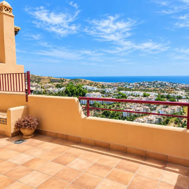 Sale of penthouse in Calahonda