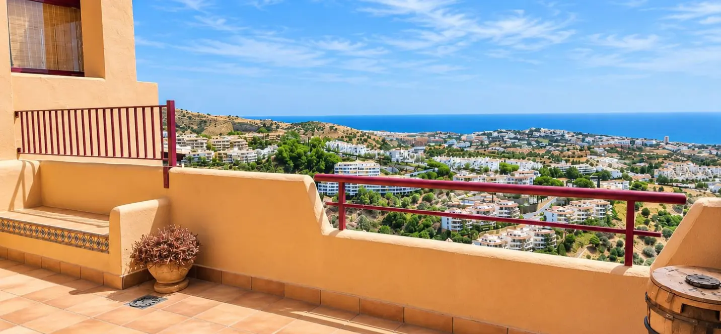 Sale of penthouse in Calahonda 3