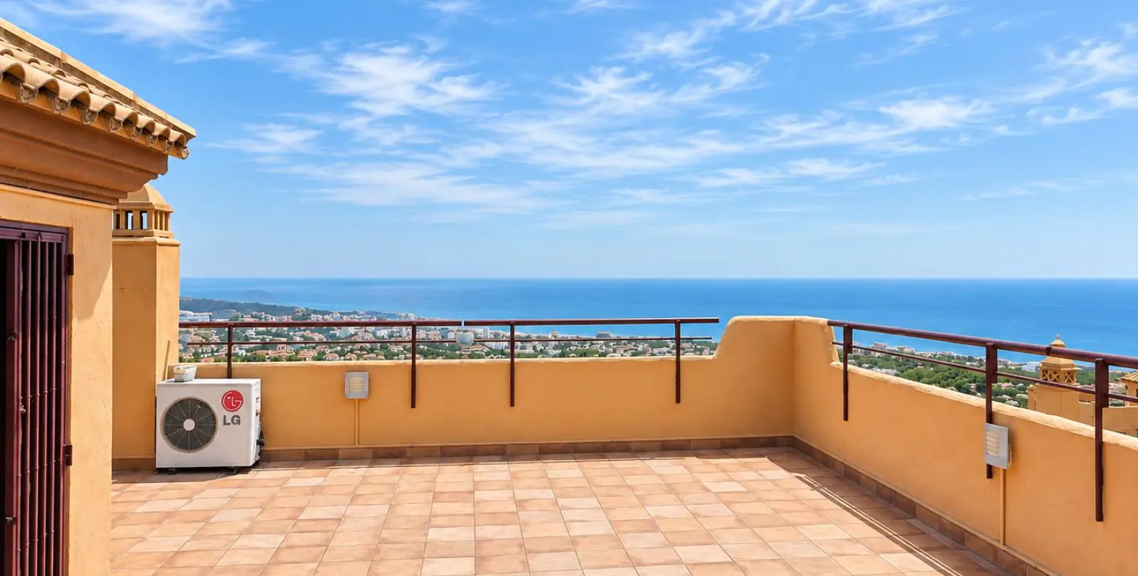 Sale of penthouse in Calahonda 16