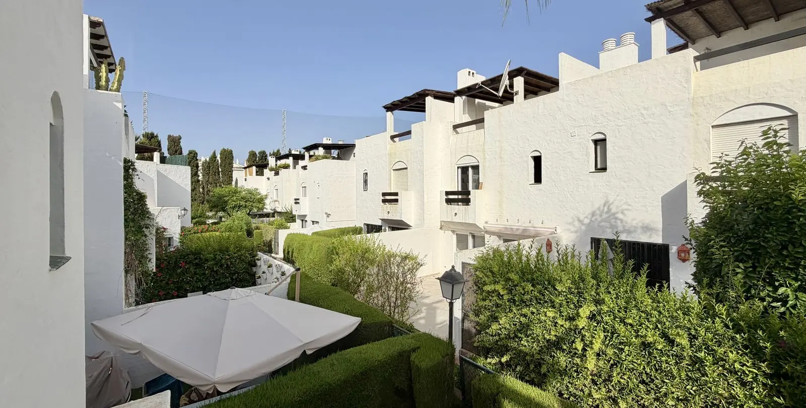 Sale of townhouse in Guadalmina Baja 13
