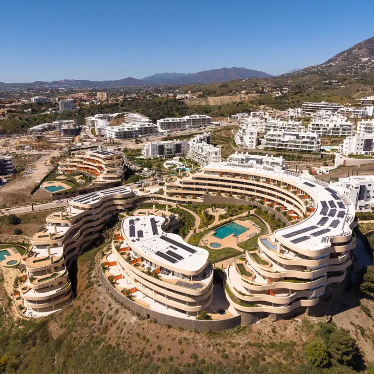 Sale of middle floor apartment in Fuengirola