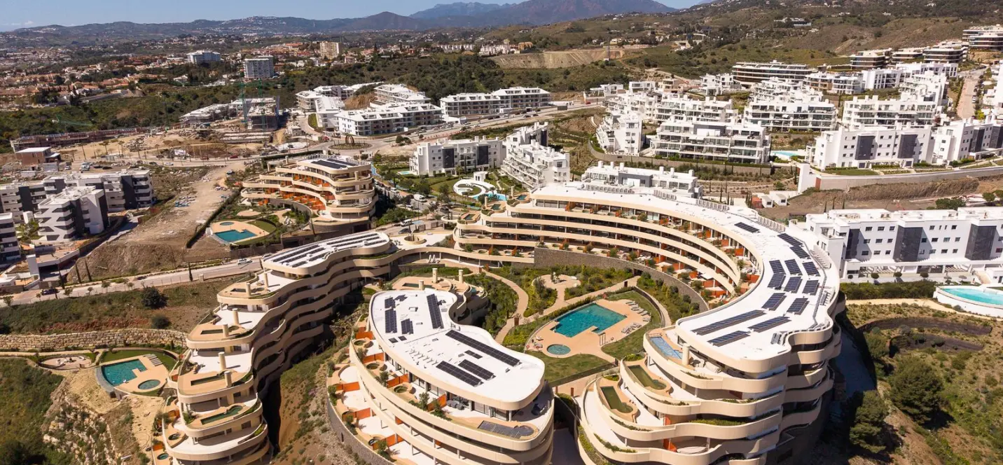 Sale of middle floor apartment in Fuengirola 0