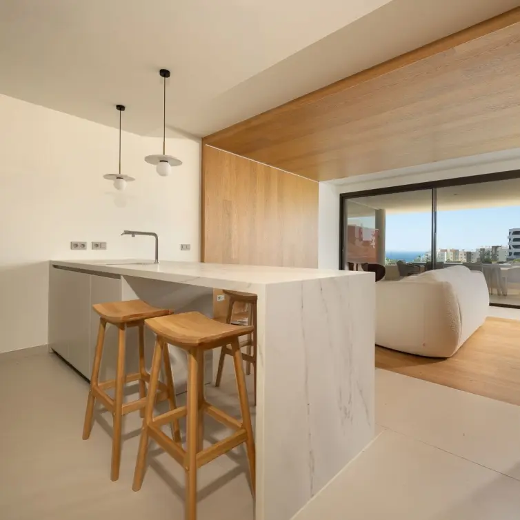 Sale of middle floor apartment in Fuengirola