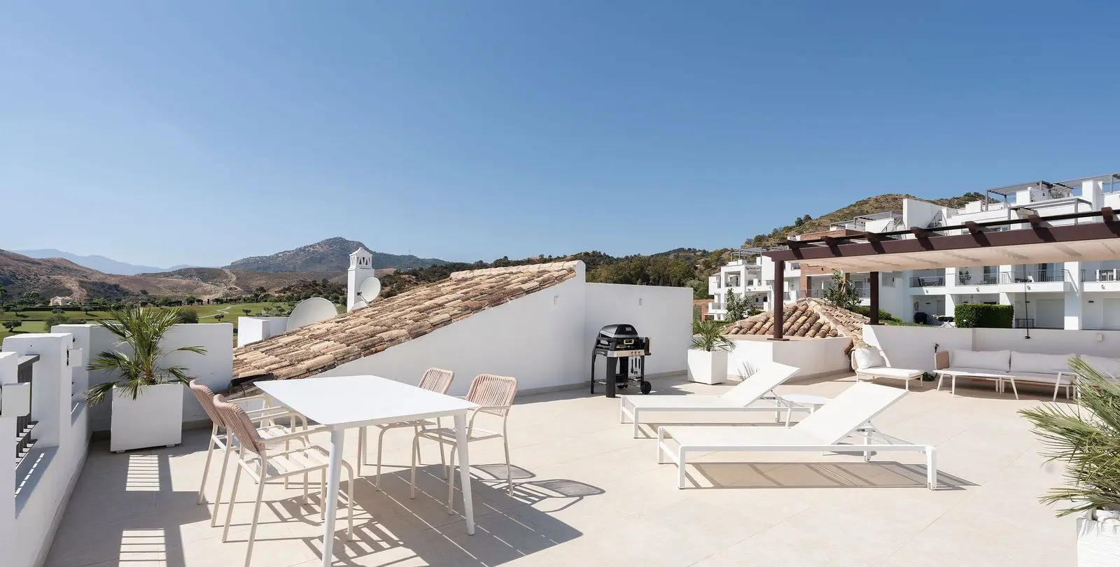 Sale of penthouse in Los Arqueros 12