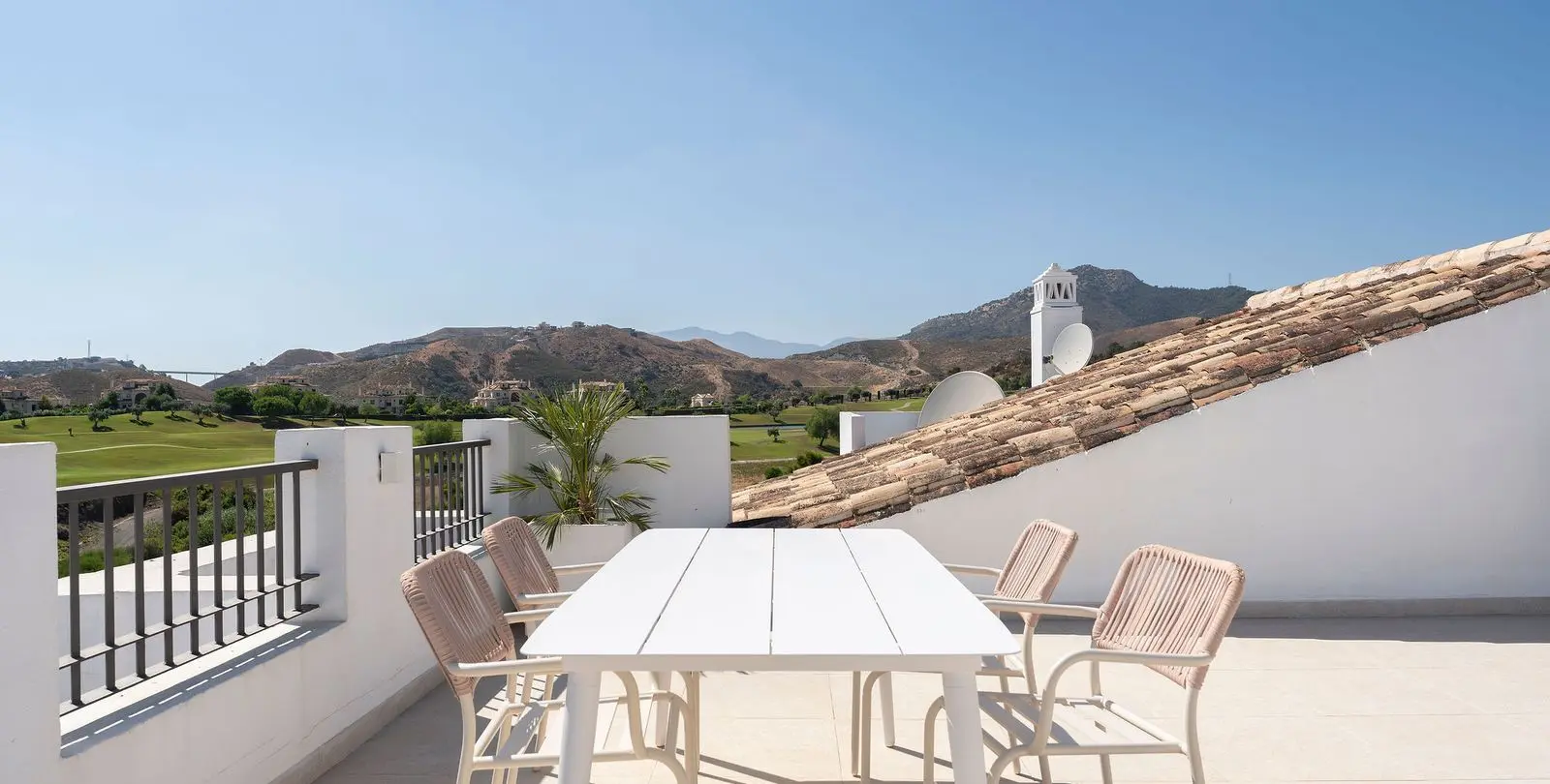 Sale of penthouse in Los Arqueros 14