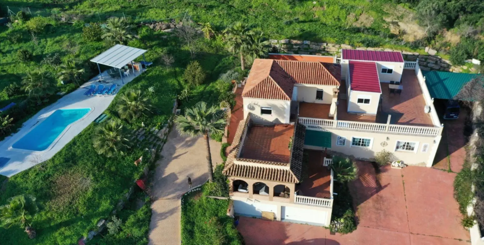 Продажа  отдельно стоящей виллы в Estepona 1