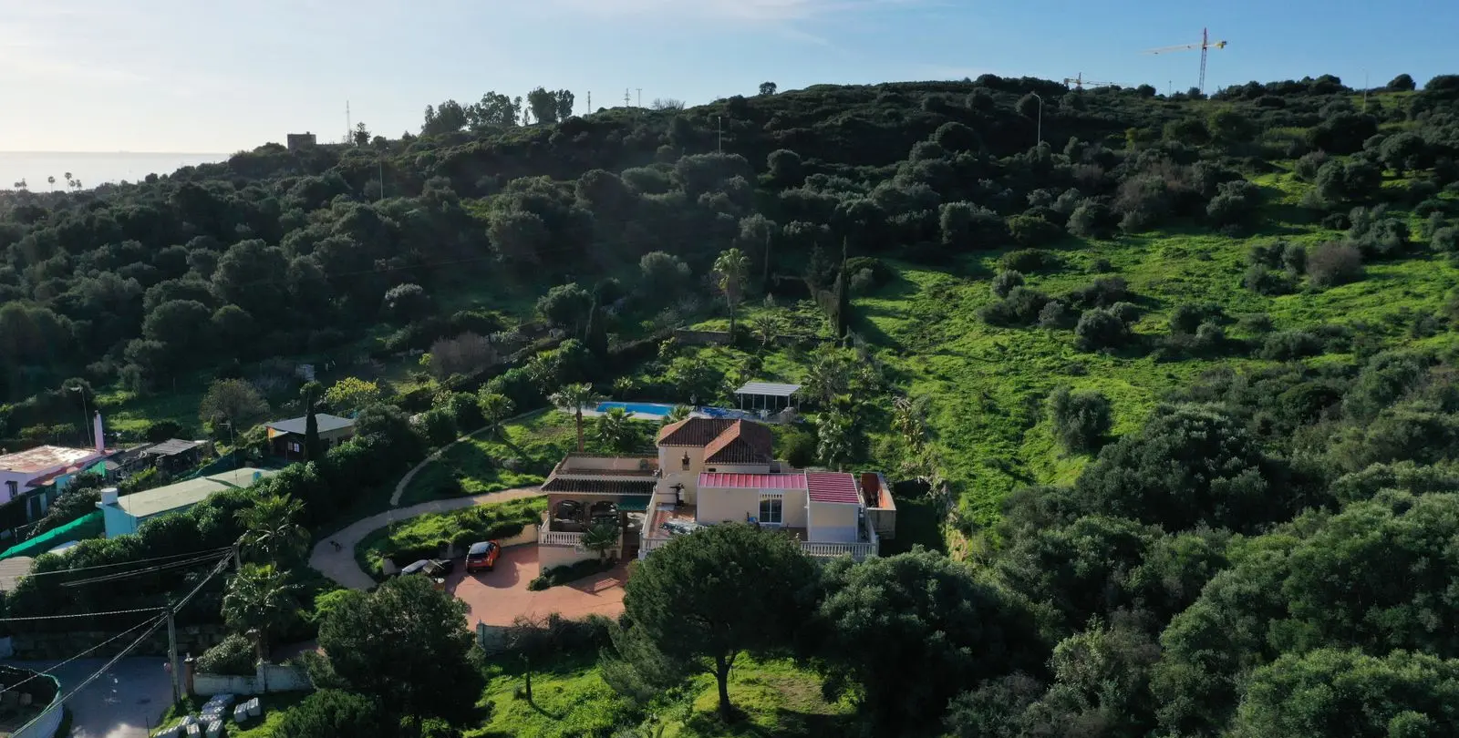 Продажа  отдельно стоящей виллы в Estepona 2