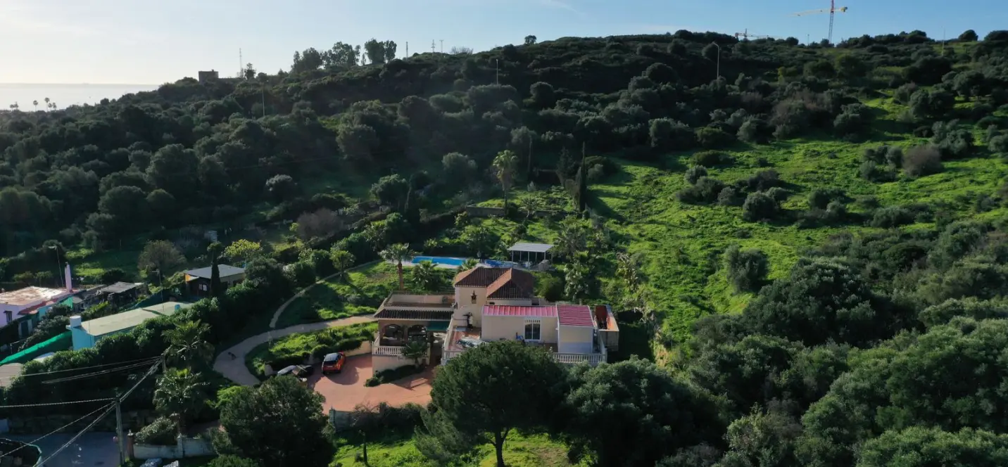 Продажа  отдельно стоящей виллы в Estepona 1
