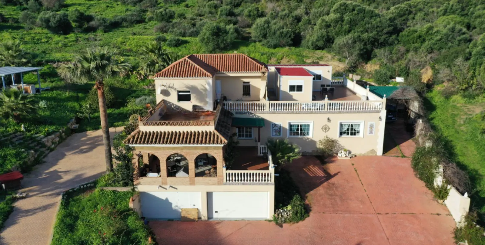 Продажа  отдельно стоящей виллы в Estepona 3