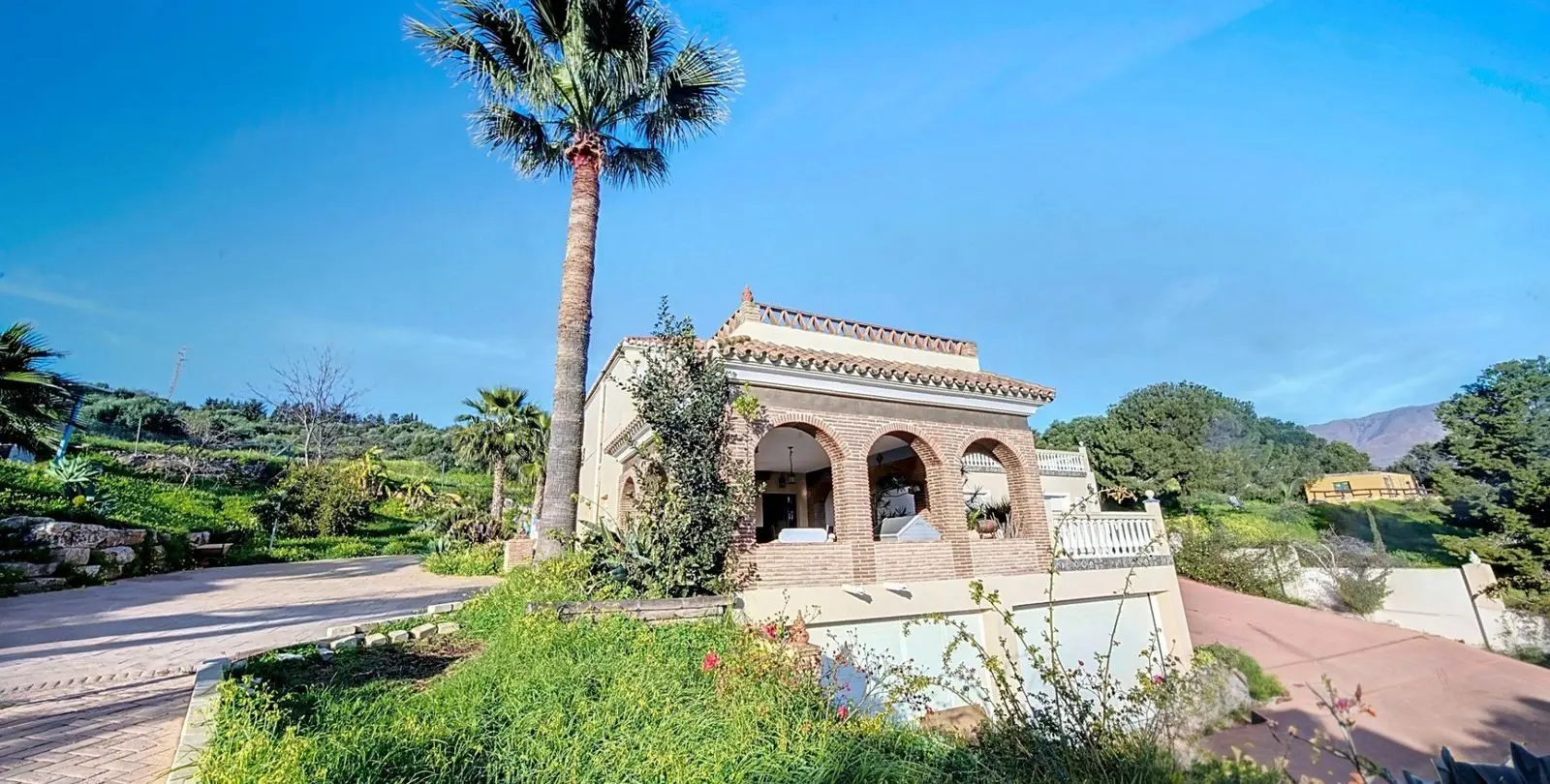 Продажа  отдельно стоящей виллы в Estepona 4