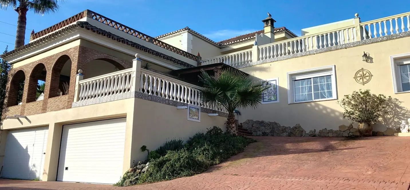 Продажа  отдельно стоящей виллы в Estepona 4