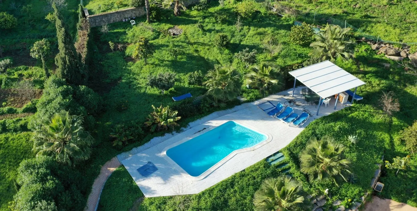 Продажа  отдельно стоящей виллы в Estepona 52