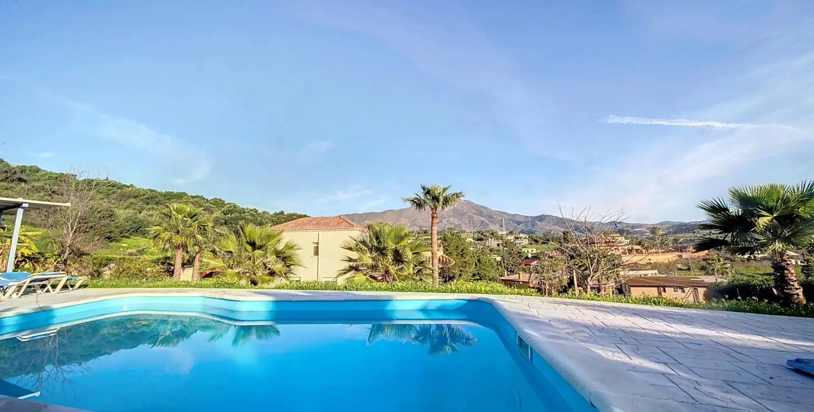 Продажа  отдельно стоящей виллы в Estepona 56