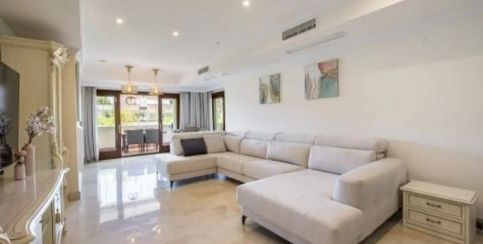Short-term rent of middle floor apartment in The Golden Mile 3