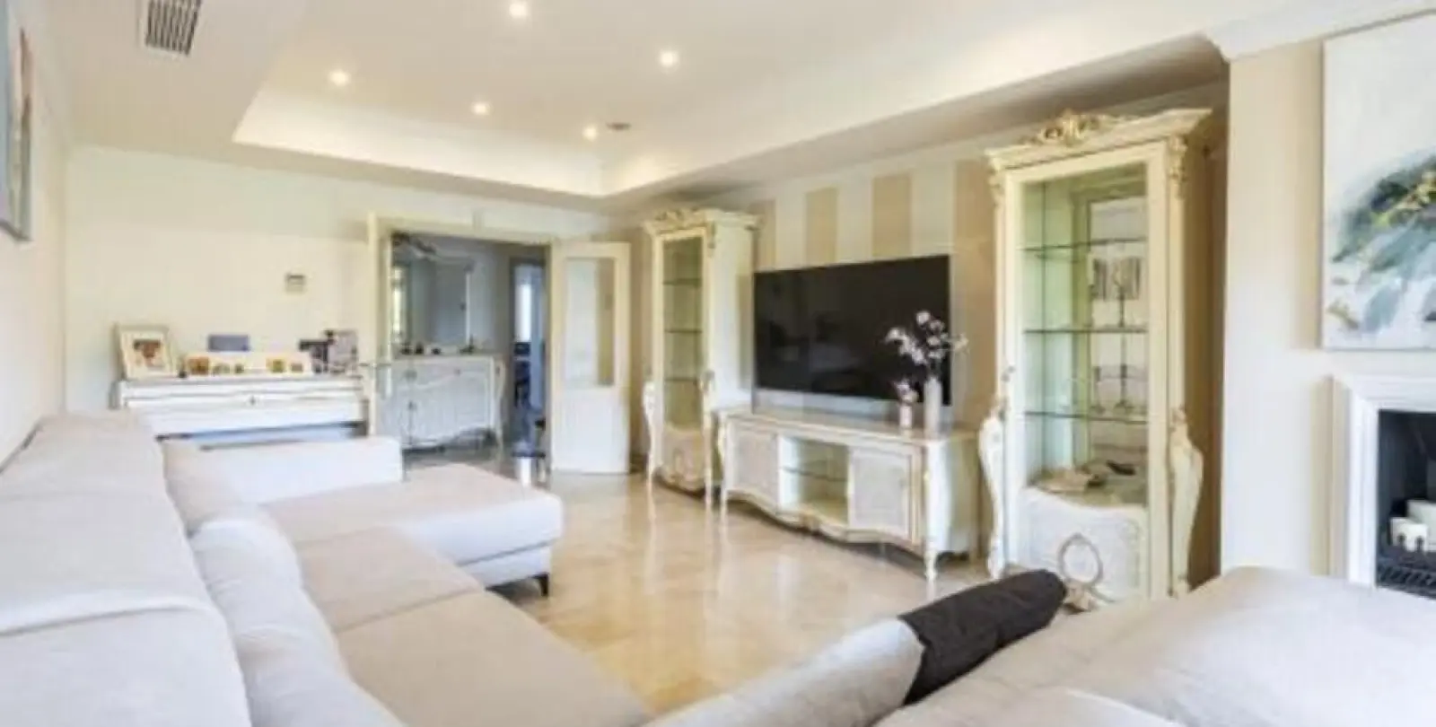 Short-term rent of middle floor apartment in The Golden Mile 5