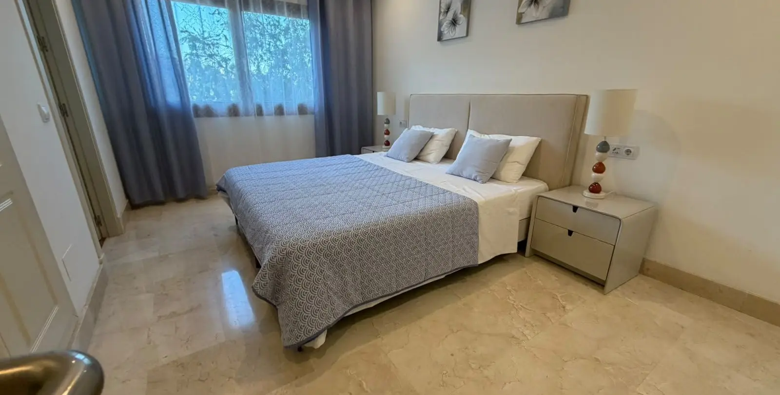 Short-term rent of middle floor apartment in The Golden Mile 7