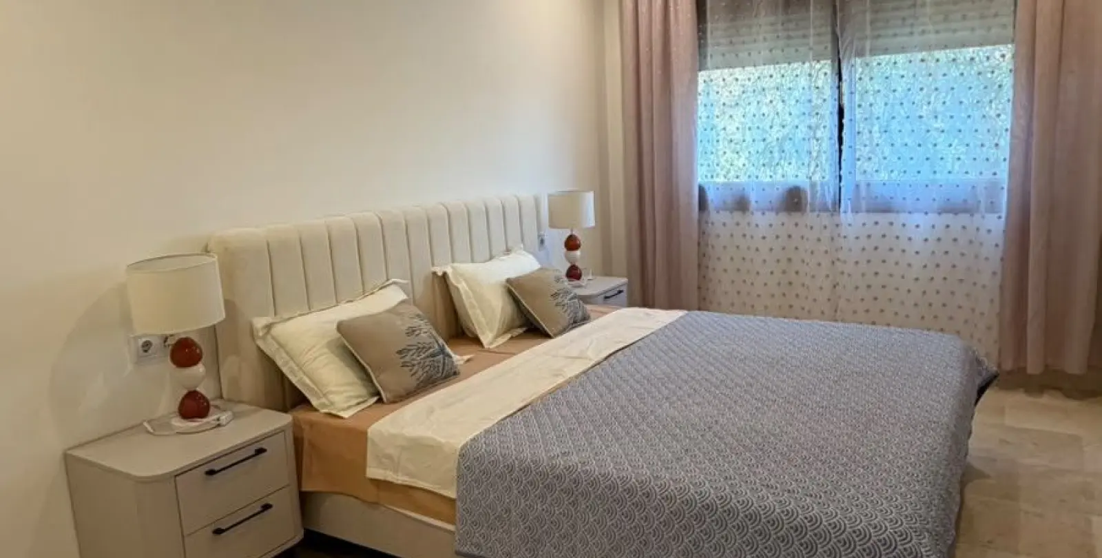 Short-term rent of middle floor apartment in The Golden Mile 8