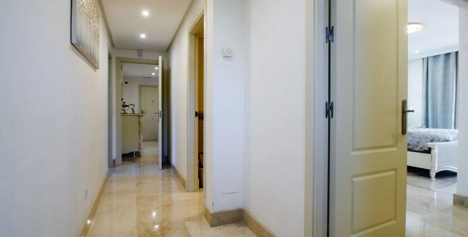 Short-term rent of middle floor apartment in The Golden Mile 9