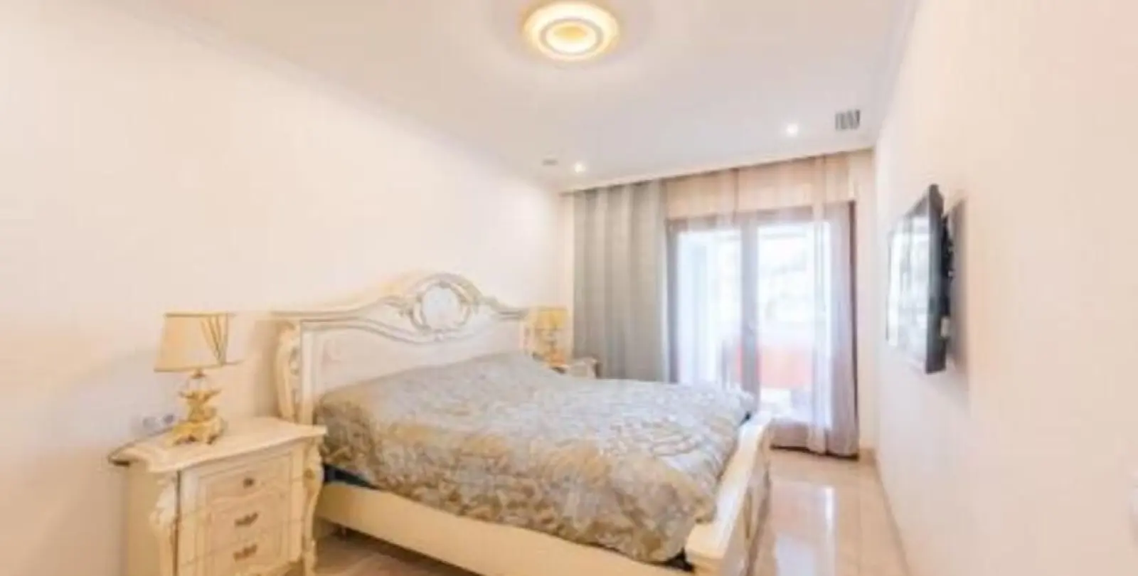 Short-term rent of middle floor apartment in The Golden Mile 10