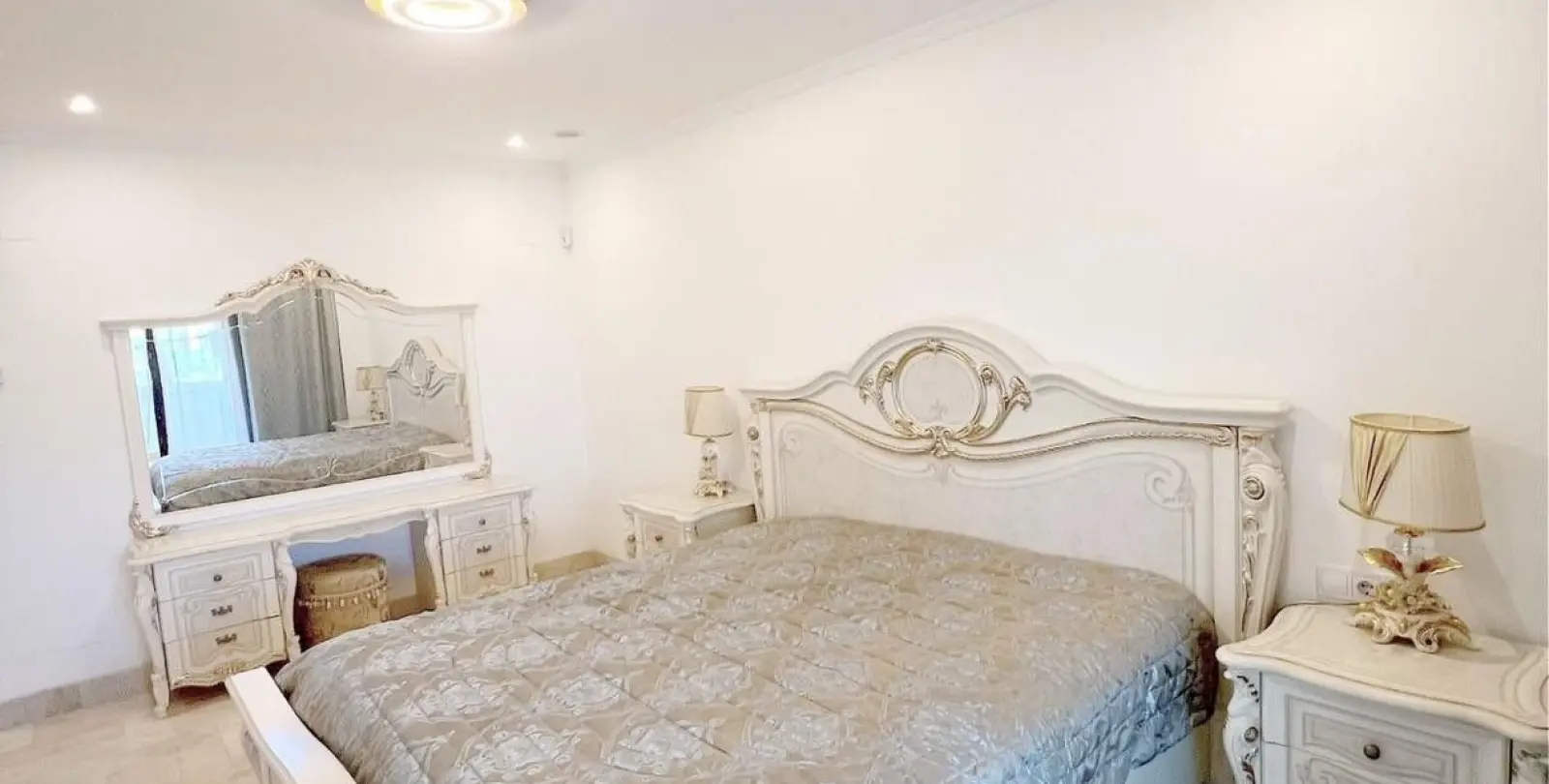 Short-term rent of middle floor apartment in The Golden Mile 17