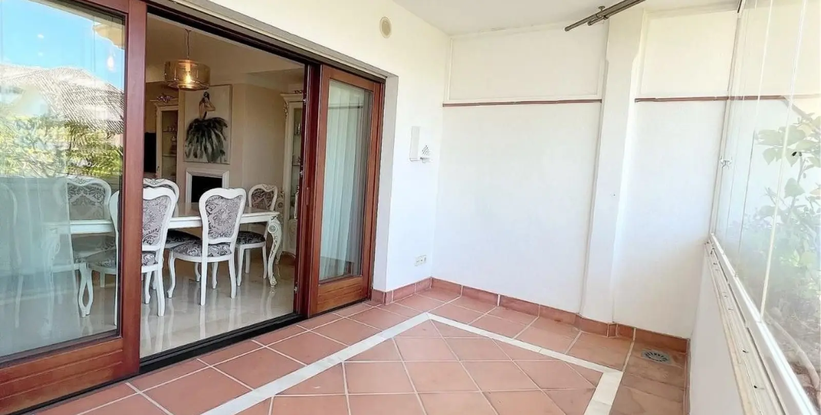 Short-term rent of middle floor apartment in The Golden Mile 21