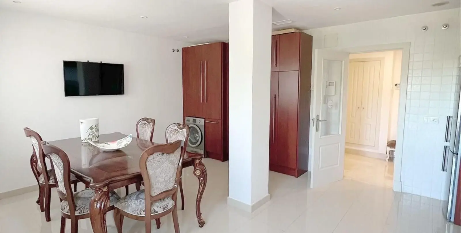 Short-term rent of middle floor apartment in The Golden Mile 23