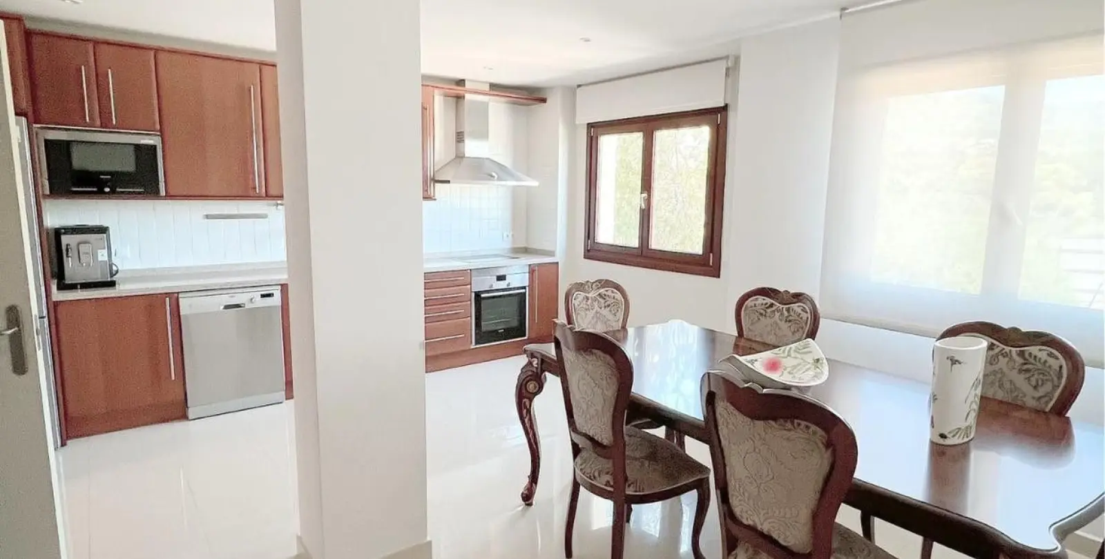 Short-term rent of middle floor apartment in The Golden Mile 24