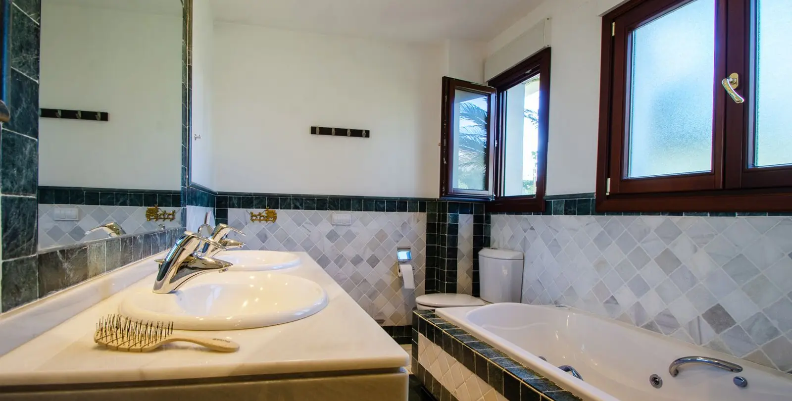 Short-term rent of middle floor apartment in The Golden Mile 25