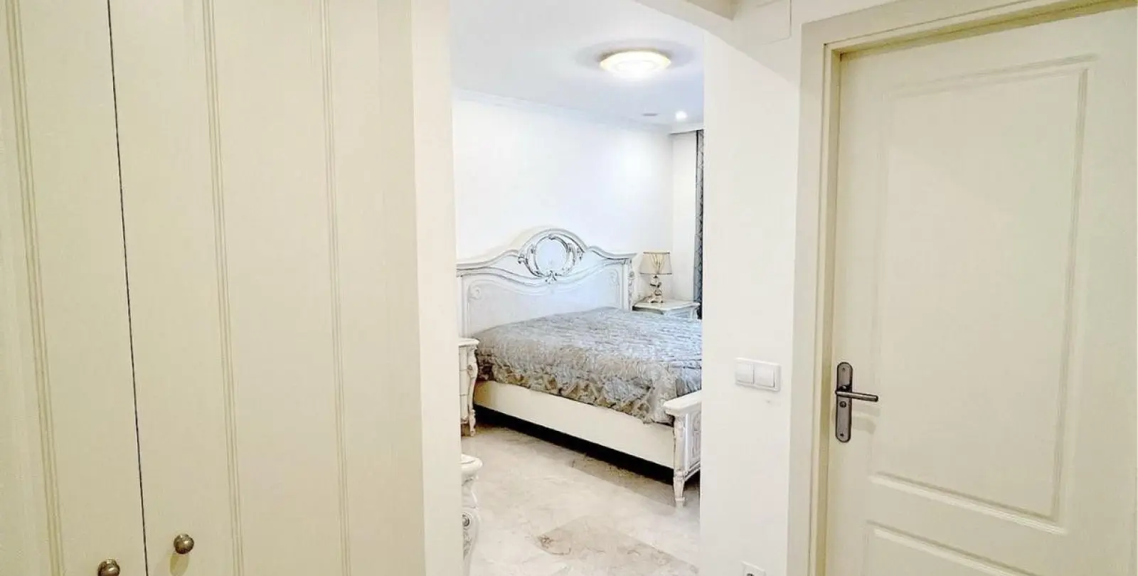 Short-term rent of middle floor apartment in The Golden Mile 33