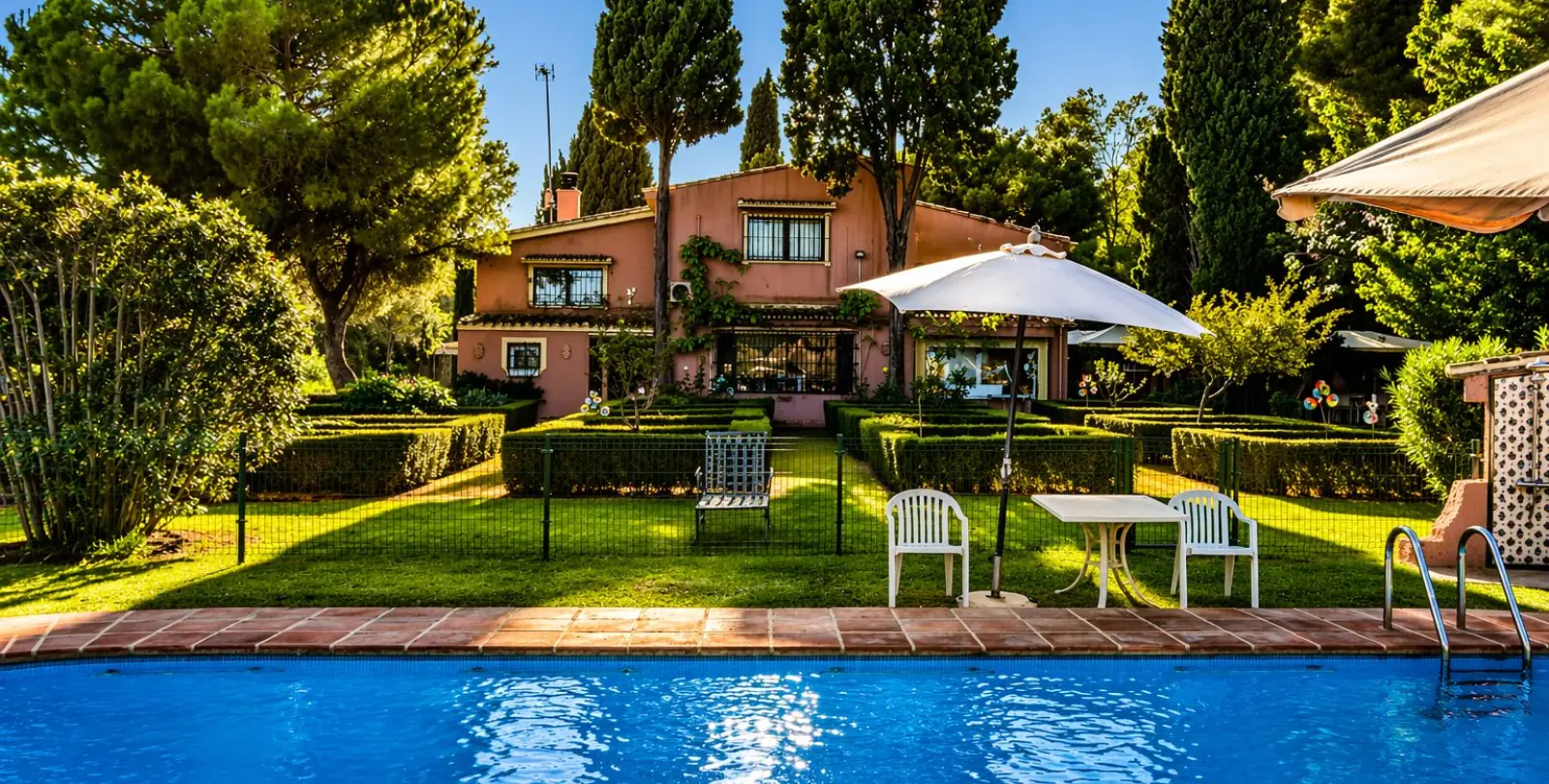 Sale of detached villa in Guadalmina Baja 1