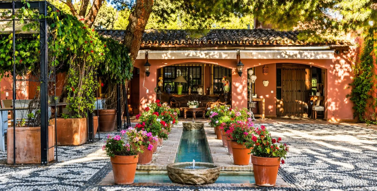 Sale of detached villa in Guadalmina Baja 2