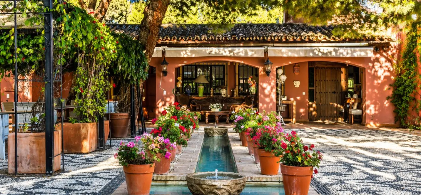 Sale of detached villa in Guadalmina Baja 1