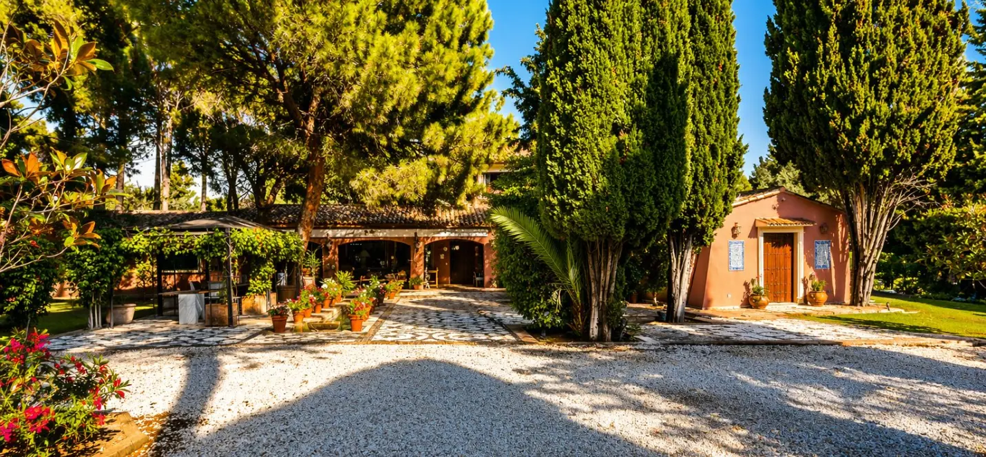 Sale of detached villa in Guadalmina Baja 3