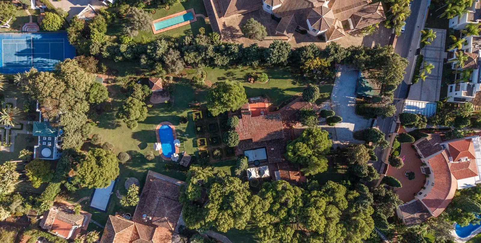 Sale of detached villa in Guadalmina Baja 18