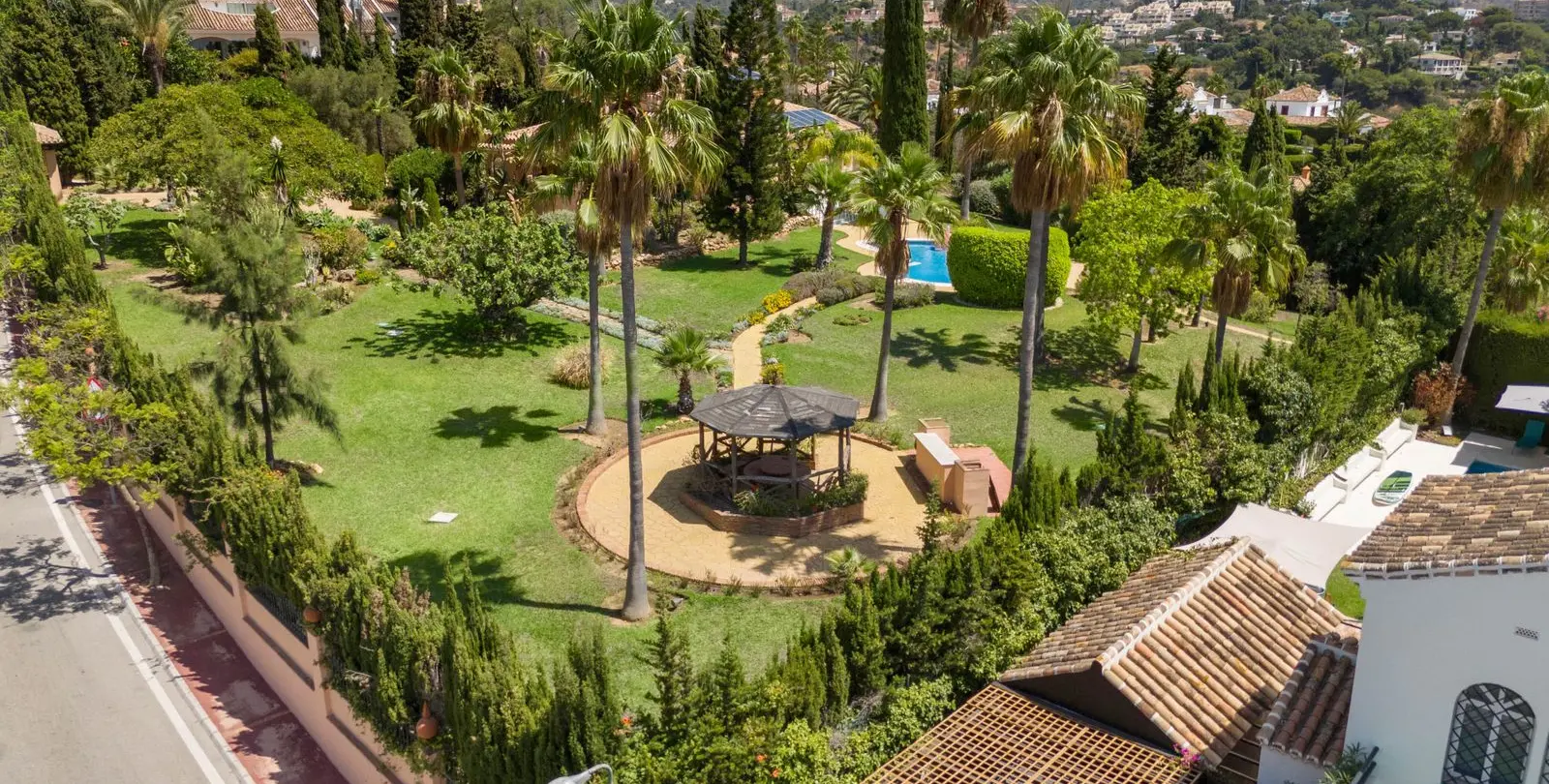 Продажа  отдельно стоящей виллы в Elviria 2