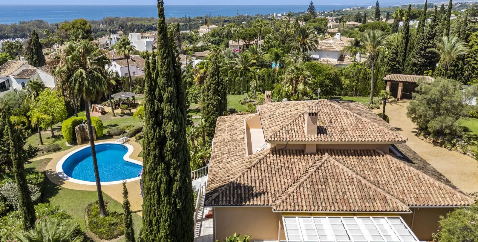 Продажа  отдельно стоящей виллы в Elviria 4