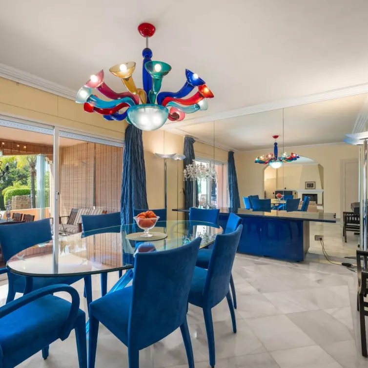 Продажа  отдельно стоящей виллы в Elviria