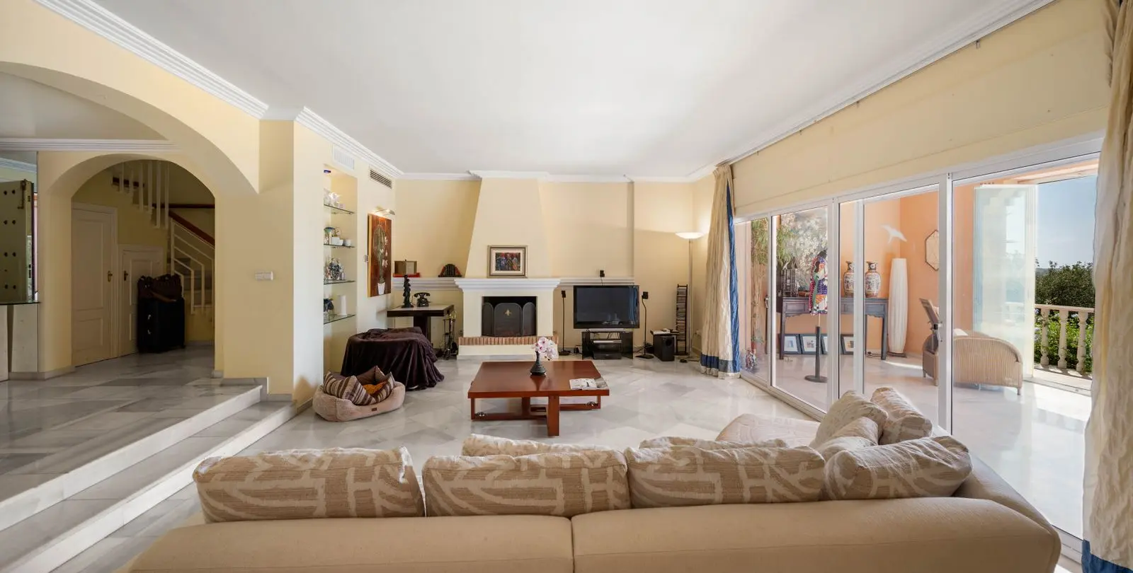 Продажа  отдельно стоящей виллы в Elviria 11