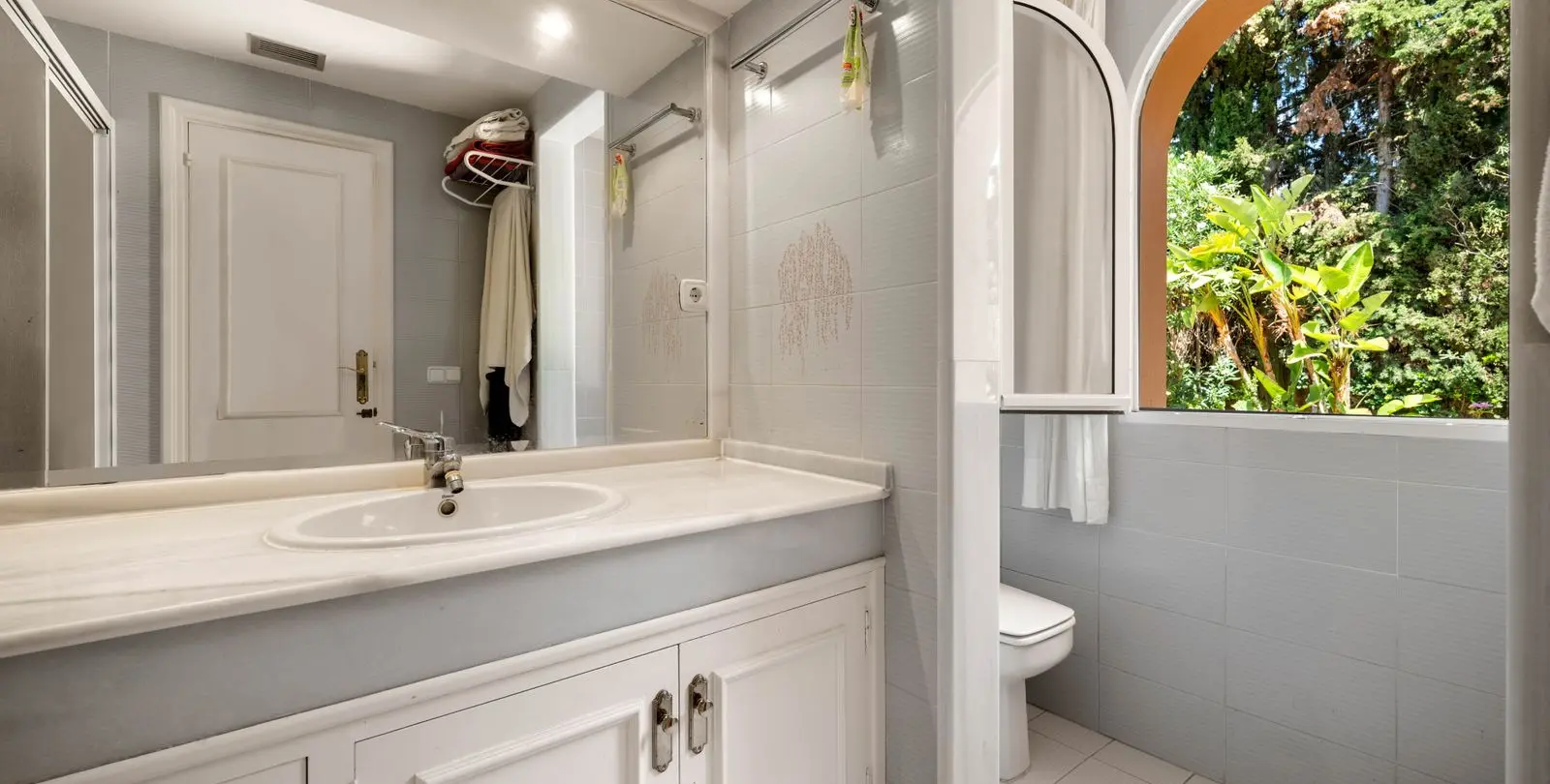 Продажа  отдельно стоящей виллы в Elviria 22