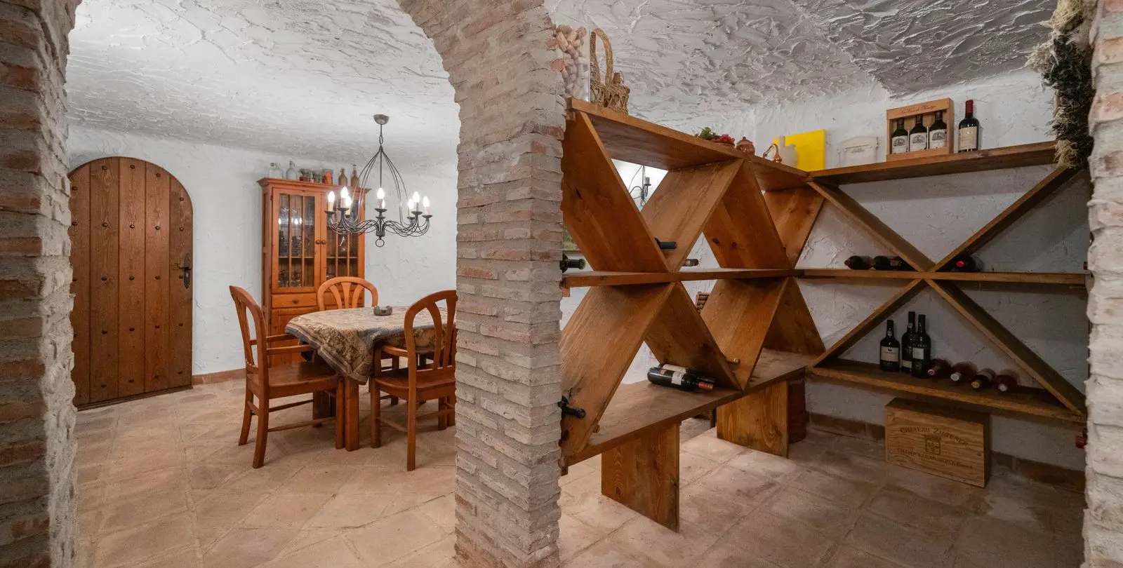 Продажа  отдельно стоящей виллы в Elviria 25