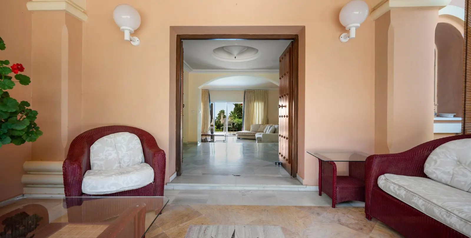 Продажа  отдельно стоящей виллы в Elviria 29