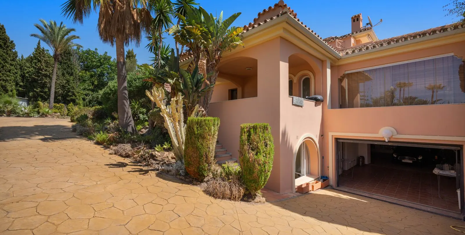 Продажа  отдельно стоящей виллы в Elviria 41