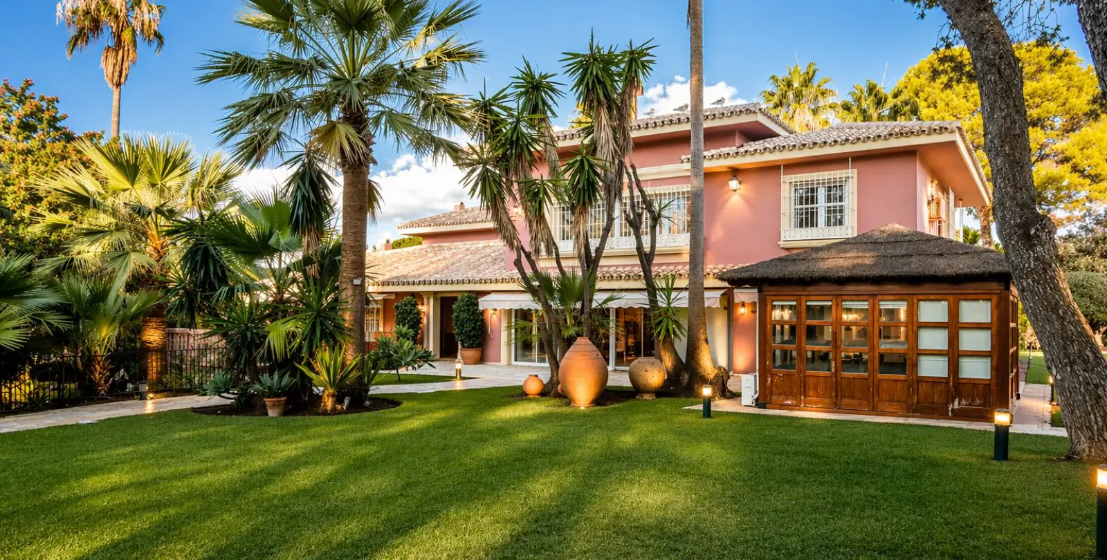 Sale of detached villa in Guadalmina Baja 5