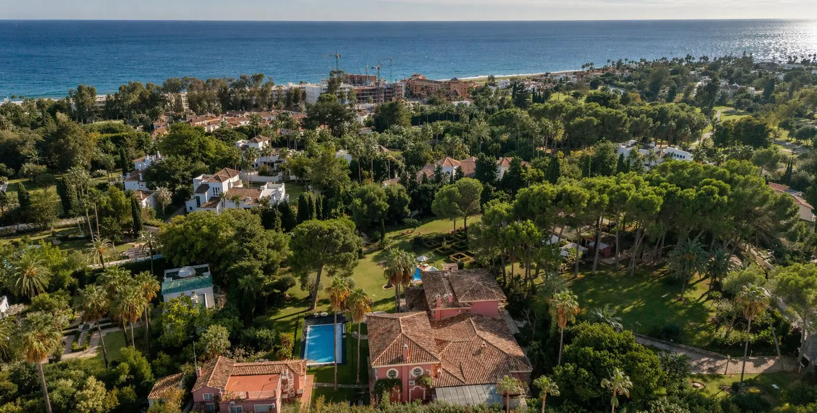 Sale of detached villa in Guadalmina Baja 15