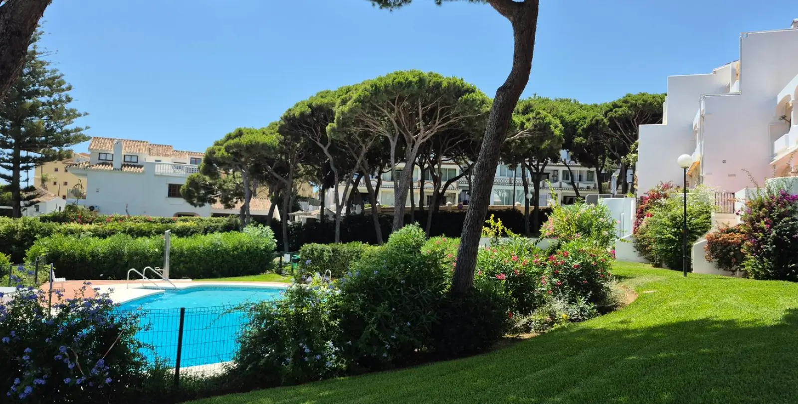 Sale of middle floor apartment in Mijas 53